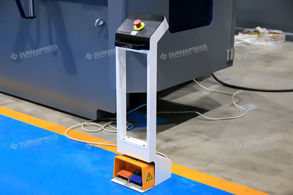 prensa plegadora electrohidráulica cnc serie dp es genius (3)